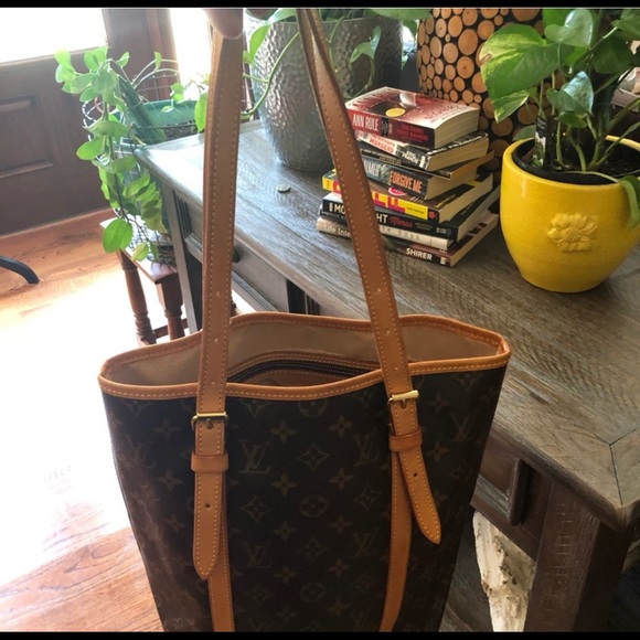 Authentic LV Bucket BAg - Picture 1 of 16